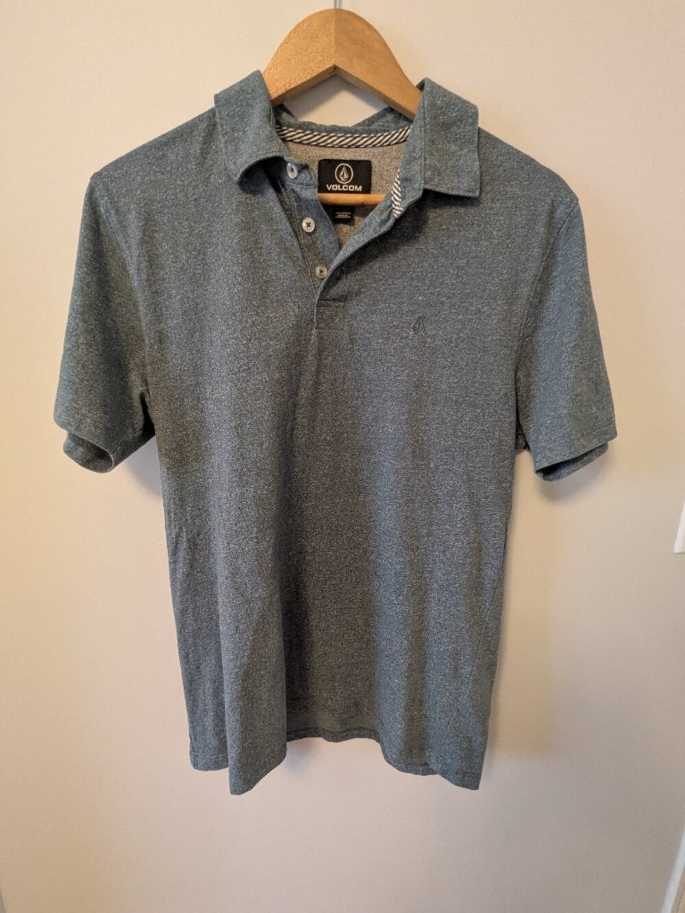 Men's Volcom Polo Size Medium